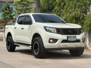 NISSAN NAVARA CARIBRE DOUBLECAB  2.5V TOP Y2016   สีขาว เกียร์ออโต้ Nissan, NP 300 Navara 2016