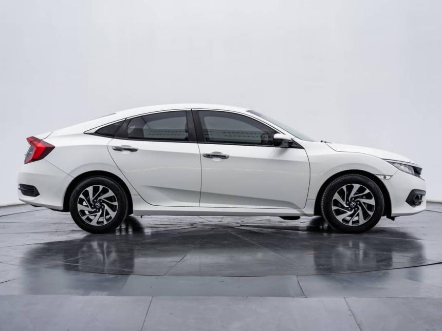 HondaCivicสีขาว