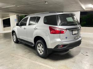 Isuzu, MU-X 2017 Isuzu Mu-X 1.9 Cd 2Wd ปี 2017 เกียร์ Automatic |  mu-x มือสอง Mellocar