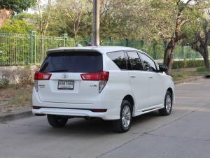 Toyota INNOVA CRYSTA 2.8 G สี ขาว - รถมือสอง Toyota, Innova 2017