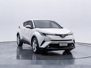 TOYOTA C-HR 1.8 MID ปี 2018   เกียร์ออร์โต้ สีขาว เลขไมล์ 88,,xxx กม. Toyota, C-HR 2018
