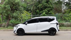 Toyota, Sienta 2017 Toyota  SIENTA 1.5 V ปี 2017  สีขาว สภาพสวย Mellocar