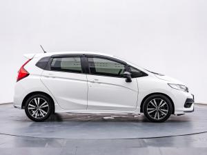 Honda Jazz  1.5 RS ปี 2017   เกียร์ออร์โต้ สีขาว เลขไมล์ 117,xxx กม. Honda, Jazz 2017