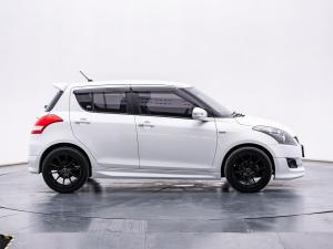 Suzuki, Swift 2015 Suzuki Swift 1.2 RX ปี 2015 เครื่องยนต์ 1200 cc   เกียร์ออร์โต้ สีขาว Mellocar