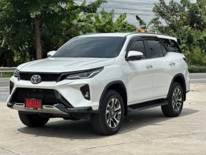 FORTUNER Wagon 4dr Leader V 7st Auto 6sp RWD 2.4DCT Y2023 สีขาว ออโต้ Toyota, Fortuner 2023