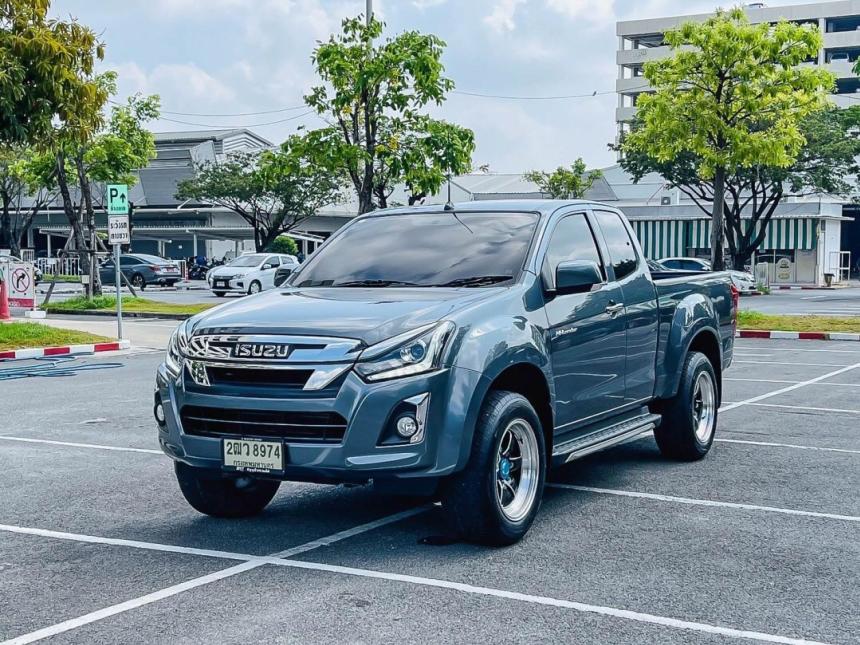 Isuzu