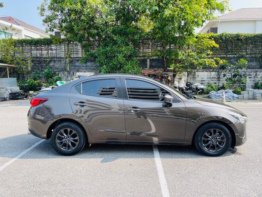 MAZDA2