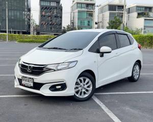 Honda  Jazz 1.5 V เกียร์ Auto สีขาว ปี2019  ราคา 399,000 Honda, Jazz 2019
