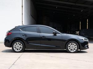 Mazda 3 2.0 C Sports ปี 2018   เกียร์ออร์โต้ สีดำ เลขไมล์ 68,,xxx กม. Mazda, 3 2018
