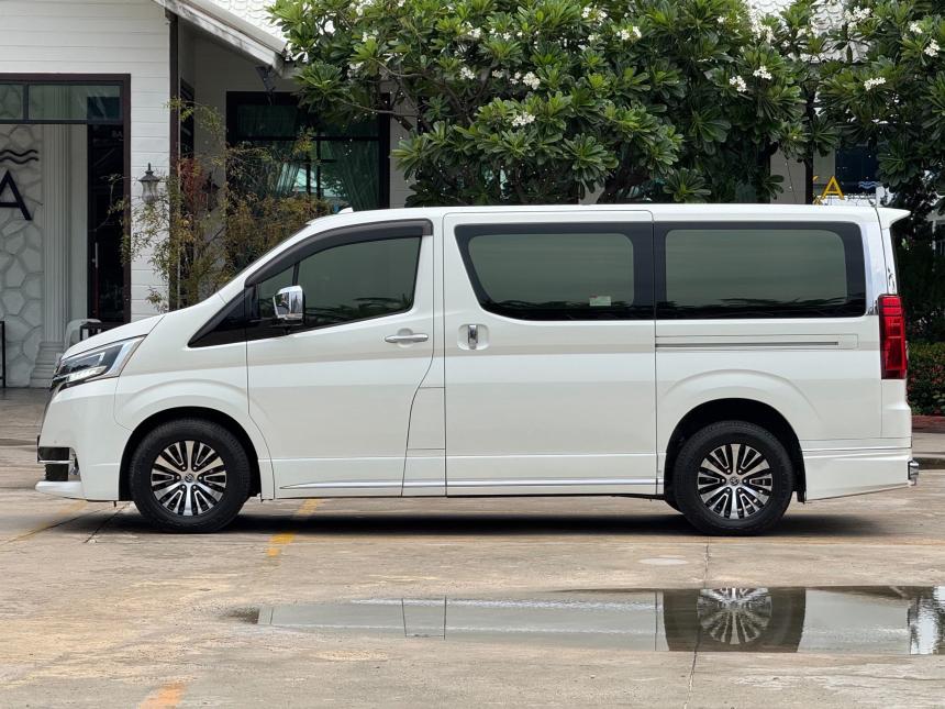 MajestyเทียบAlphard